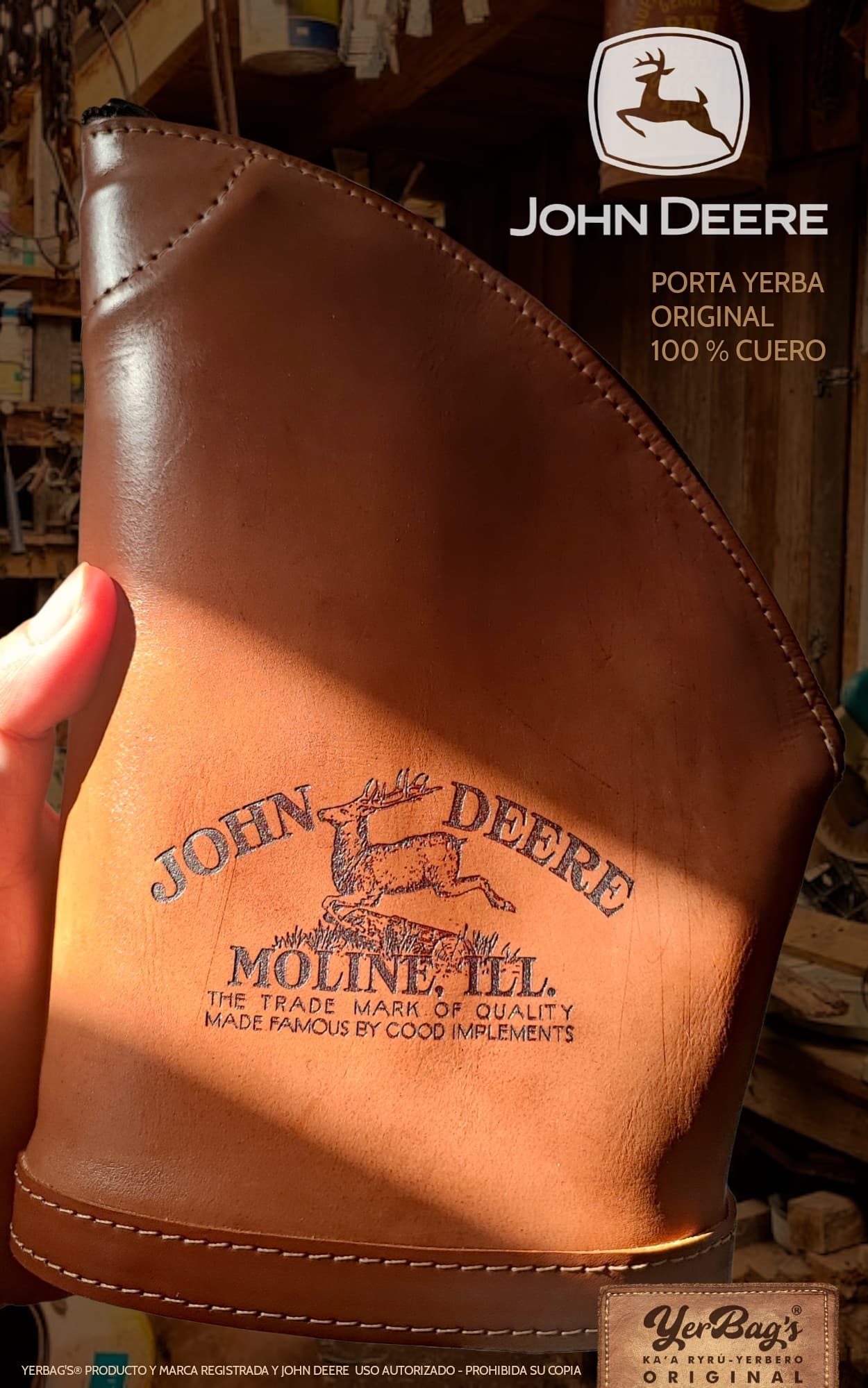 Yerbero de cuero con el logo de John Deere